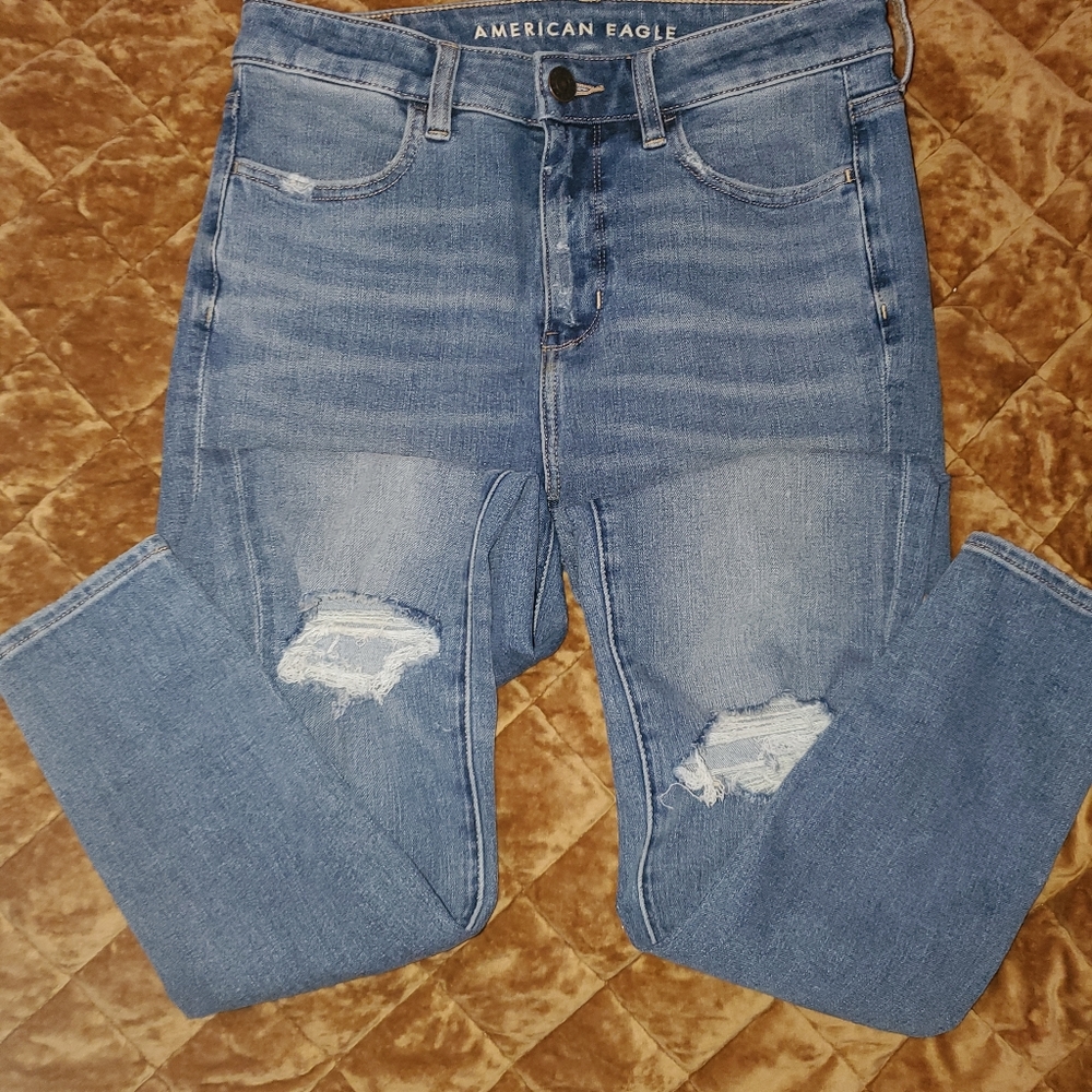 American Eagle High Rise Ripped Jegging Size 6